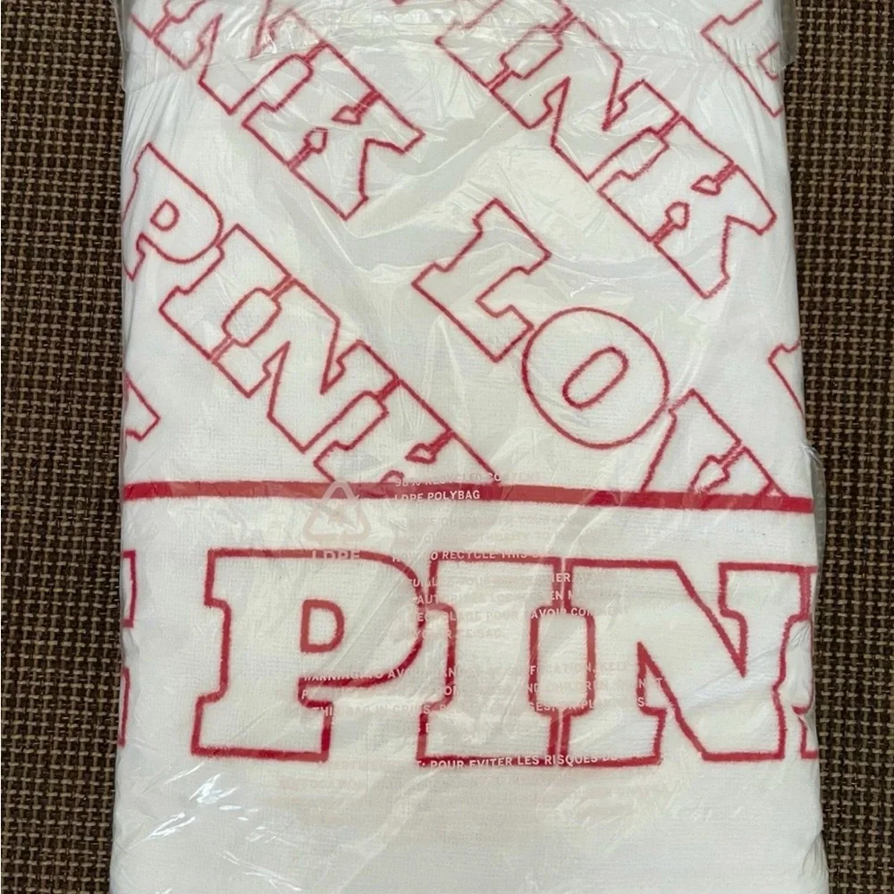 Victoria's Secret Love PINK White & Pink Logo Cotton Bath Beach Towels - 2 Pack - Picture 4 of 5